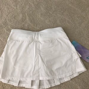 Girls lululemon set the pace skirt